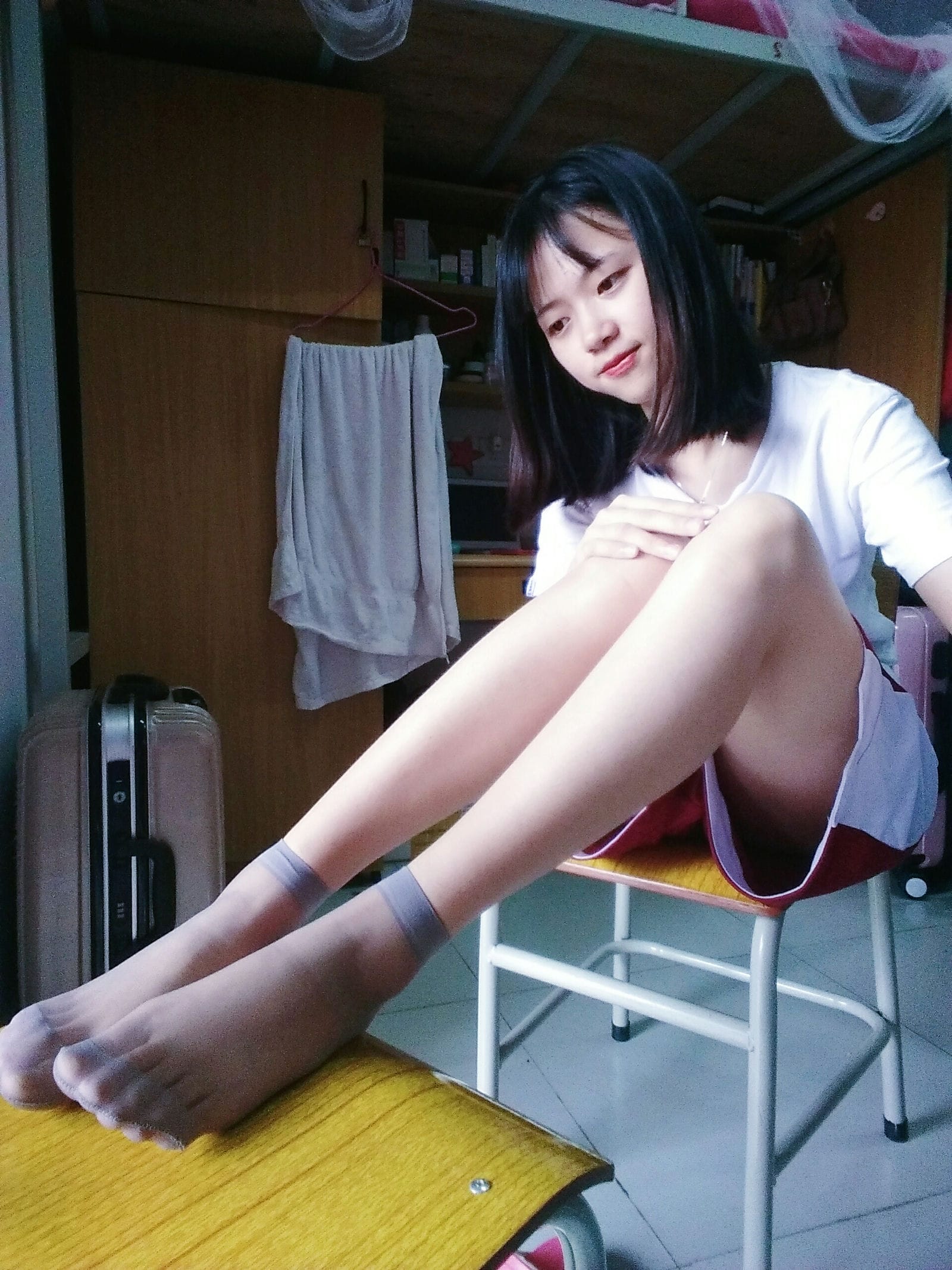 学妹校园寝室丝短袜美脚-第023期清茹 [39P+74M]