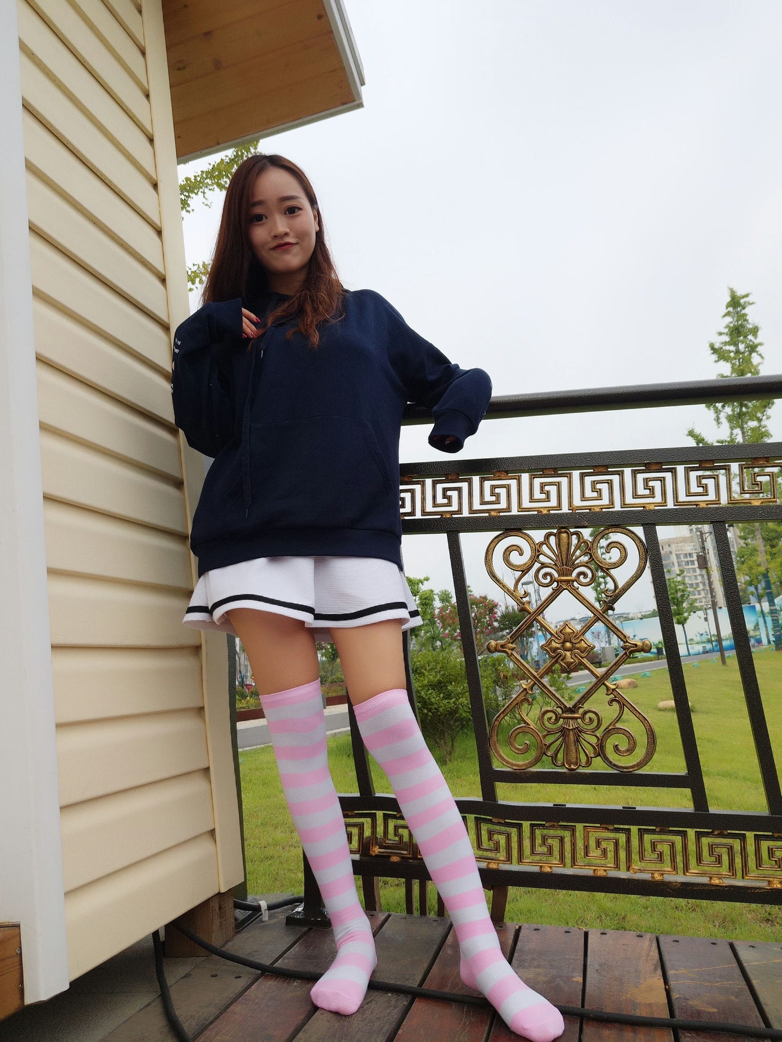 学妹校园寝室丝短袜美脚-第037期杨婷 [101P+139M]