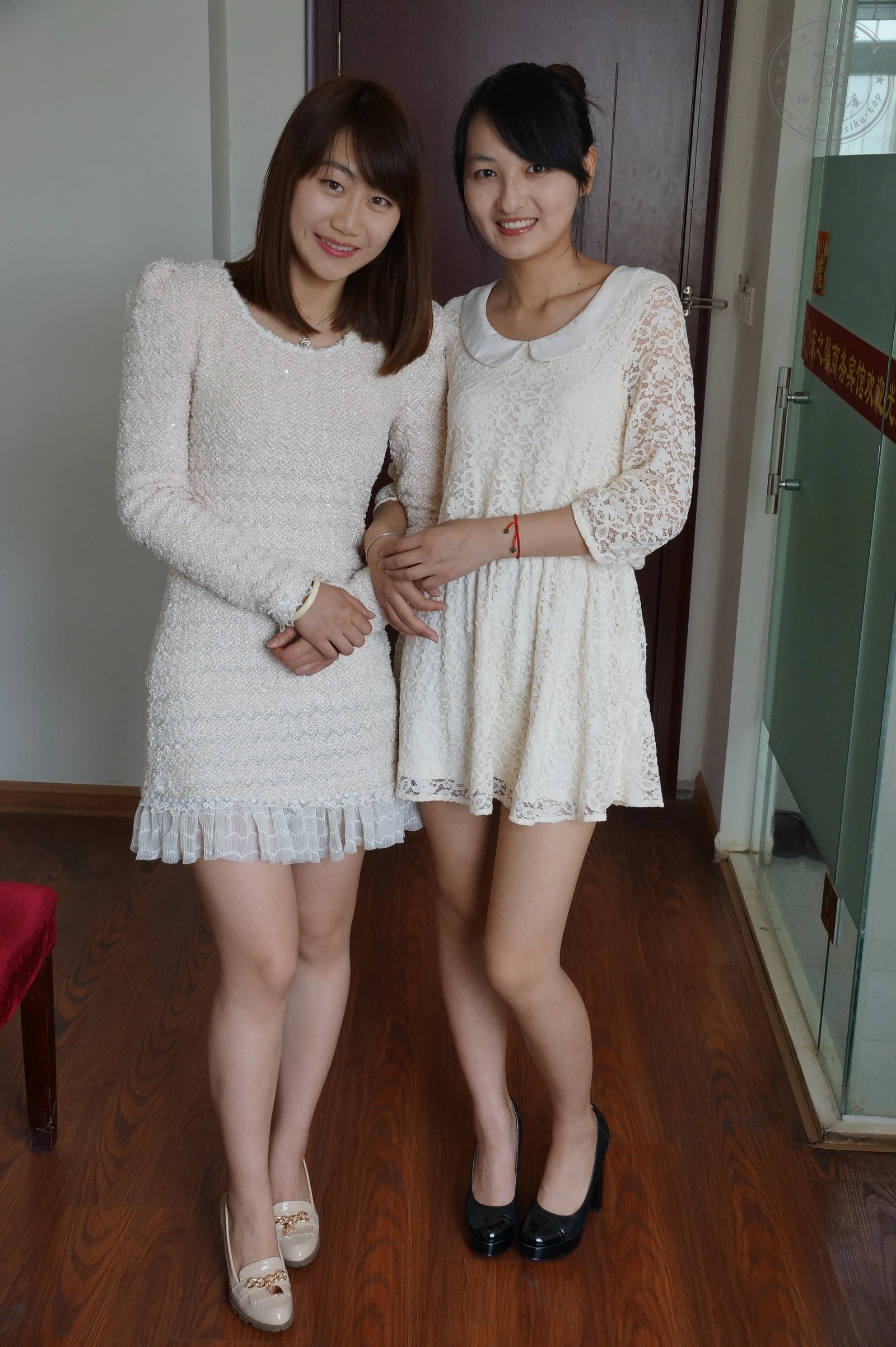 自由摄影 No.049 室内MM各闲神通[32P-56.1M]